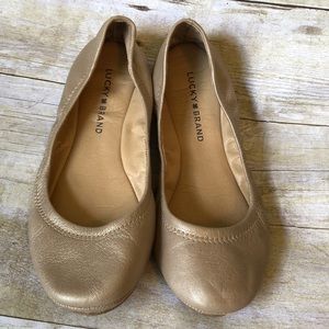 Lucky Brand Emmie Flat gold size 7